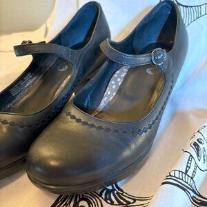 Black leather Dansko heels